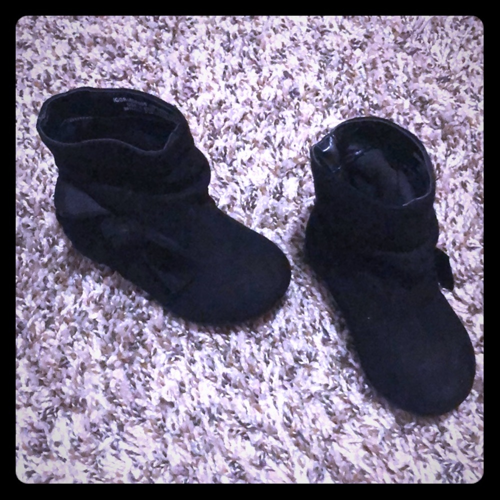 😍SOLD😍Size 4 boots